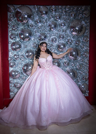 17-12-24 #12187 LAURA RDZ _CTR0320
