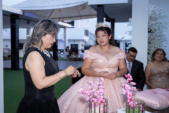 25 ABRIL 26 #4242 VERONICA MTZ _CRI0145
