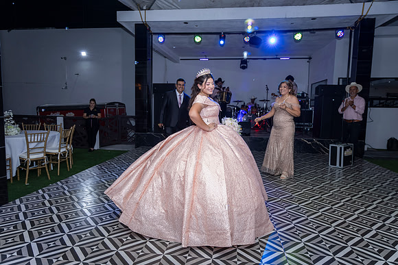 25 ABRIL 26 #4242 VERONICA MTZ _CRI0289