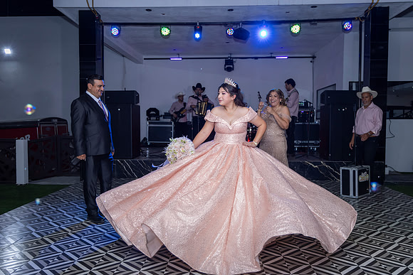 25 ABRIL 26 #4242 VERONICA MTZ _CRI0293