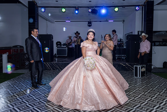 25 ABRIL 26 #4242 VERONICA MTZ _CRI0294