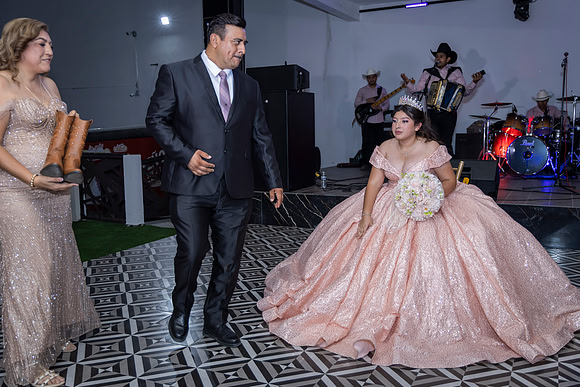 25 ABRIL 26 #4242 VERONICA MTZ _CRI0300