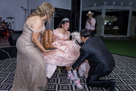 25 ABRIL 26 #4242 VERONICA MTZ _CRI0303