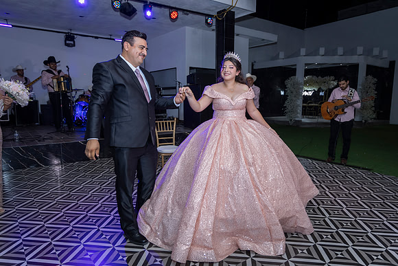 25 ABRIL 26 #4242 VERONICA MTZ _CRI0316