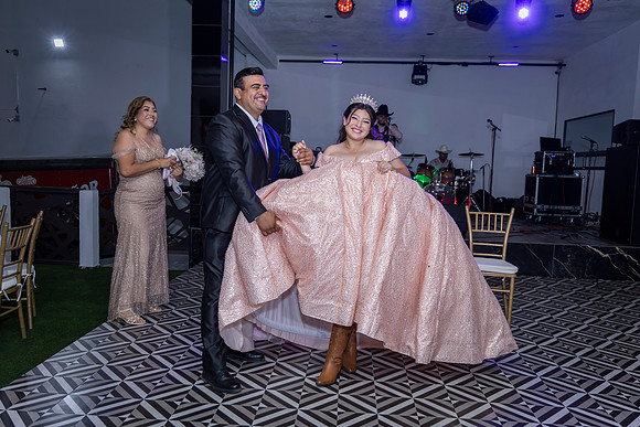 25 ABRIL 26 #4242 VERONICA MTZ _CRI0317