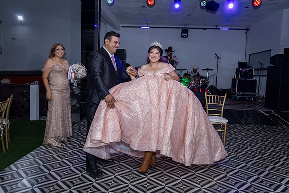 25 ABRIL 26 #4242 VERONICA MTZ _CRI0319