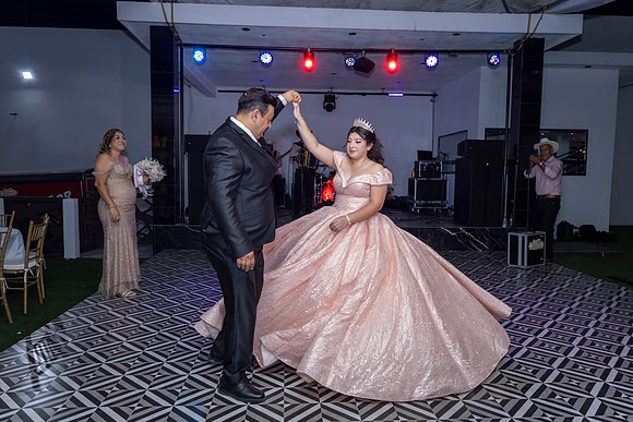 25 ABRIL 26 #4242 VERONICA MTZ _CRI0324