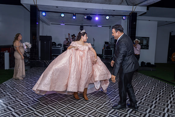 25 ABRIL 26 #4242 VERONICA MTZ _CRI0325