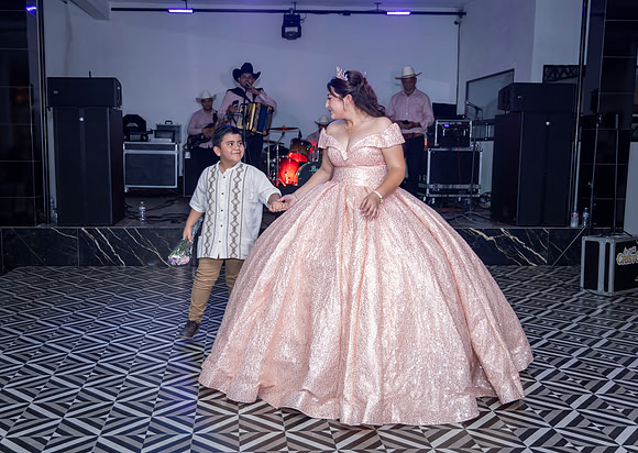 25 ABRIL 26 #4242 VERONICA MTZ _CRI0334