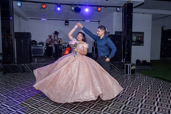 25 ABRIL 26 #4242 VERONICA MTZ _CRI0348