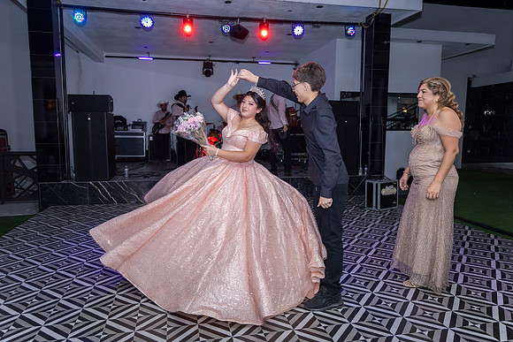 25 ABRIL 26 #4242 VERONICA MTZ _CRI0351
