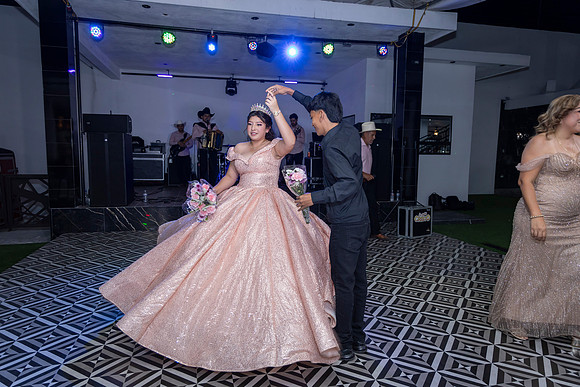 25 ABRIL 26 #4242 VERONICA MTZ _CRI0355