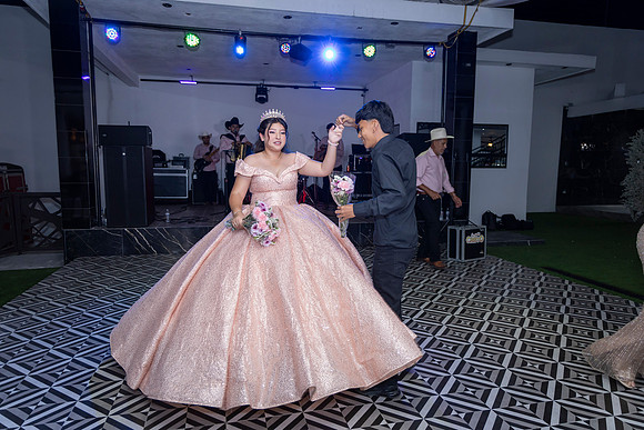 25 ABRIL 26 #4242 VERONICA MTZ _CRI0356