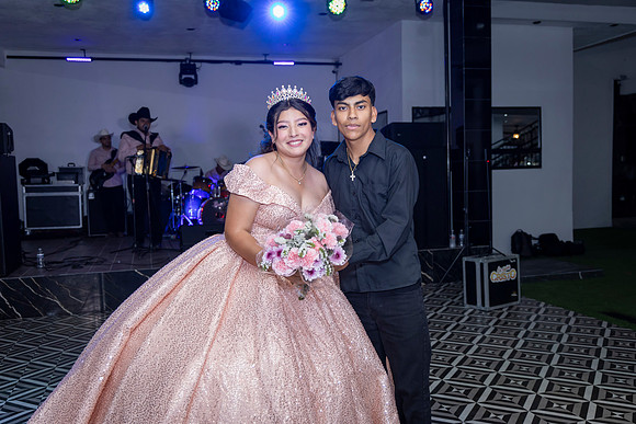 25 ABRIL 26 #4242 VERONICA MTZ _CRI0357