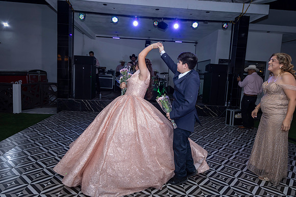 25 ABRIL 26 #4242 VERONICA MTZ _CRI0379
