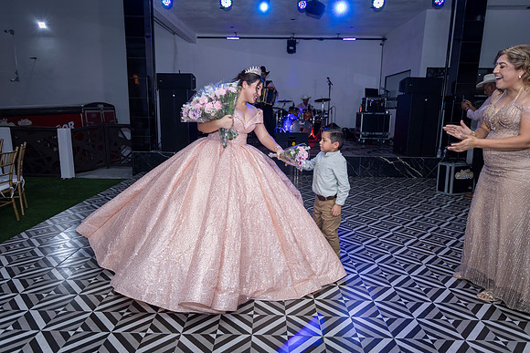 25 ABRIL 26 #4242 VERONICA MTZ _CRI0394