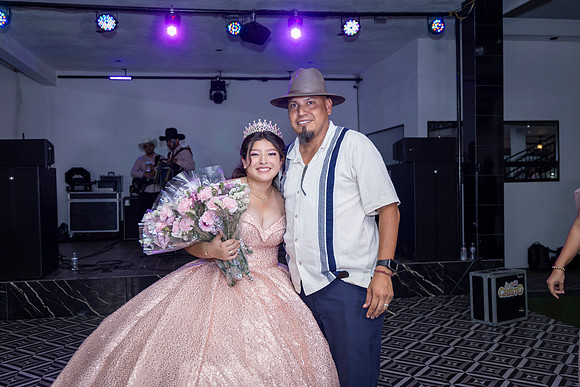 25 ABRIL 26 #4242 VERONICA MTZ _CRI0404