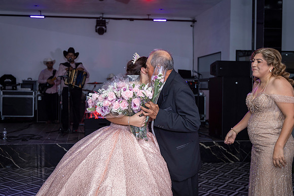 25 ABRIL 26 #4242 VERONICA MTZ _CRI0407