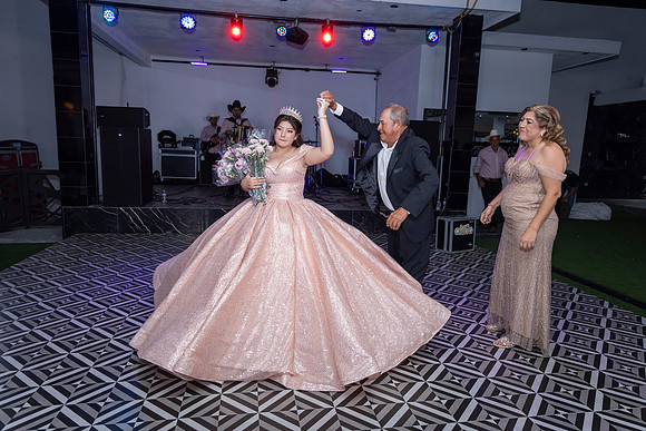 25 ABRIL 26 #4242 VERONICA MTZ _CRI0410