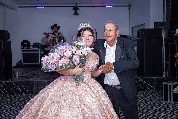 25 ABRIL 26 #4242 VERONICA MTZ _CRI0411
