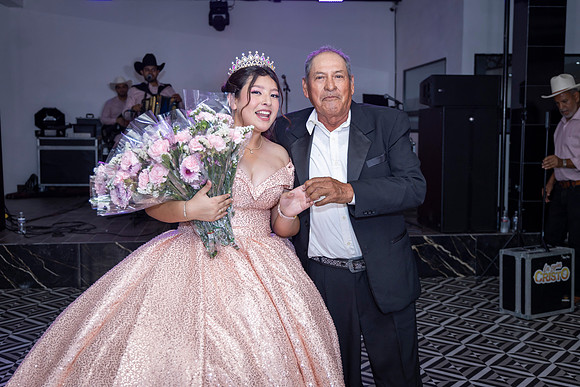 25 ABRIL 26 #4242 VERONICA MTZ _CRI0413