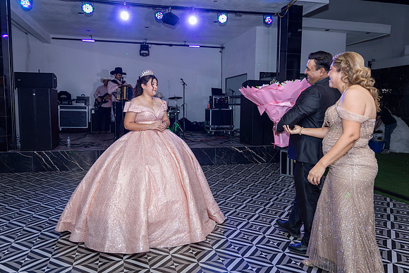 25 ABRIL 26 #4242 VERONICA MTZ _CRI0423