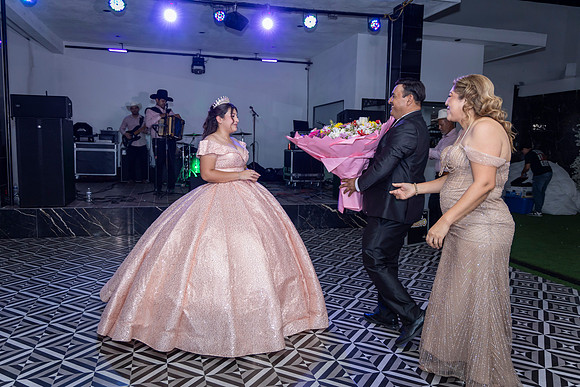 25 ABRIL 26 #4242 VERONICA MTZ _CRI0424