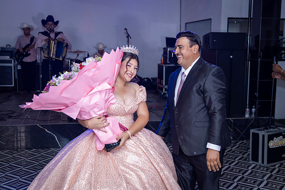 25 ABRIL 26 #4242 VERONICA MTZ _CRI0425