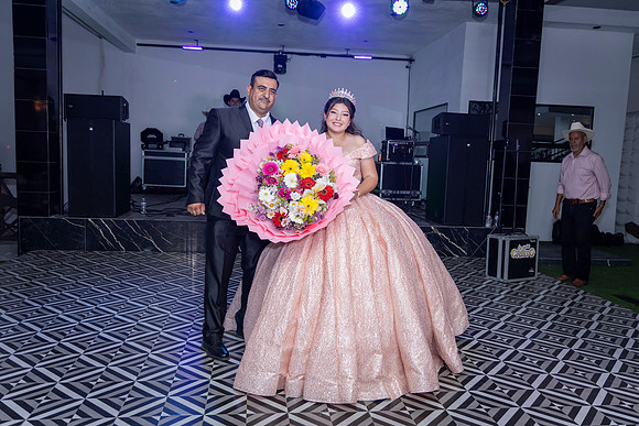 25 ABRIL 26 #4242 VERONICA MTZ _CRI0439