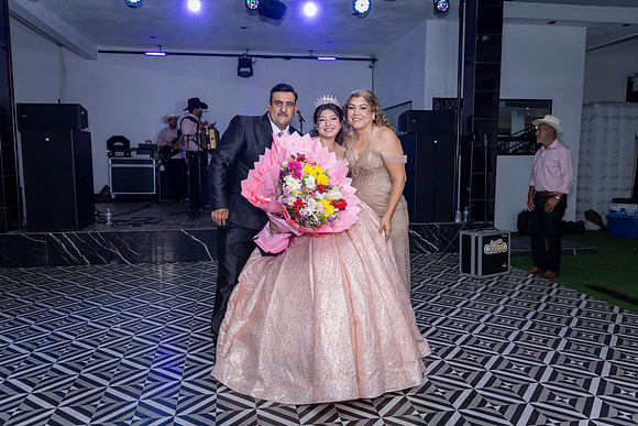 25 ABRIL 26 #4242 VERONICA MTZ _CRI0440