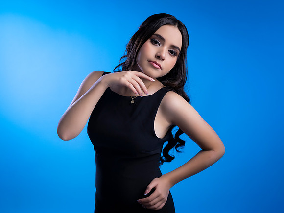 #8536 VELIA IVONNE - 9555