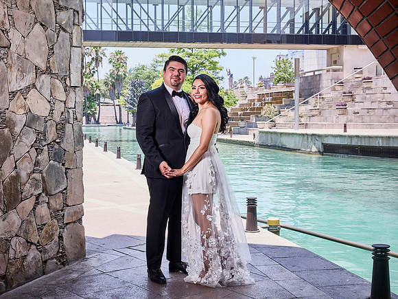 #8360 ERIK DANTH GARZA PAQ. ROMANCE _W8A3003 1