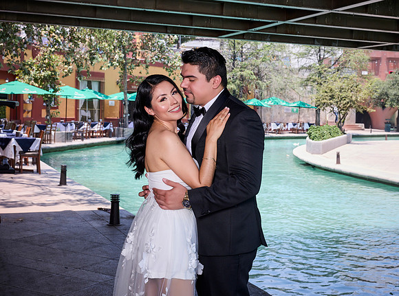 #8360 ERIK DANTH GARZA PAQ. ROMANCE _W8A3027 1