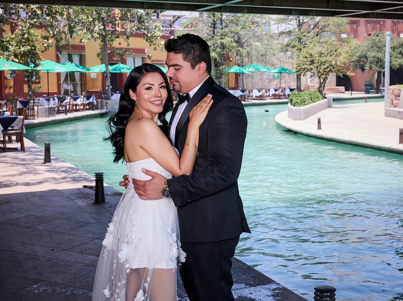 #8360 ERIK DANTH GARZA PAQ. ROMANCE _W8A3024 1