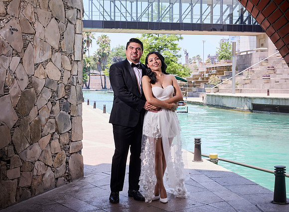 #8360 ERIK DANTH GARZA PAQ. ROMANCE _W8A3007 1