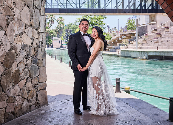 #8360 ERIK DANTH GARZA PAQ. ROMANCE _W8A3004 1